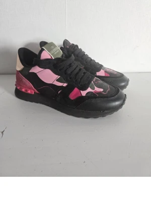 VALENTINO GARAVANI, Shoes, sneakers - VALENTINO GARAVANI, Shoes, sneakers storlek 36.5 se bilder för skicket