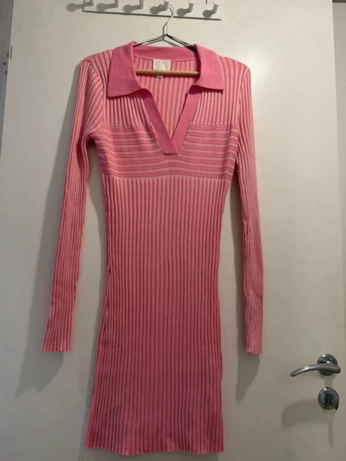 Rosa ribbad klänning från H&M