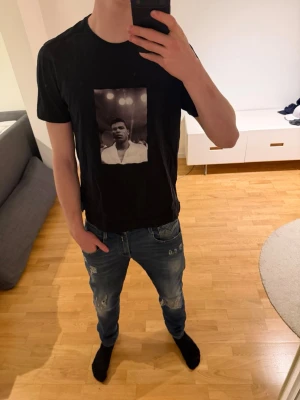 Limitato T-shirt  - Säljer nu denna riktigt sköna och snygga Limitato T-shirten för endast 599, priset är ej fast vid en snabb affär! Bara att höra av dig vid frågor