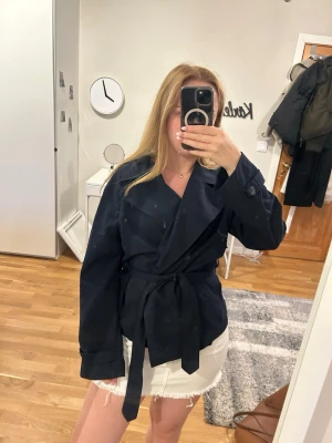 Kort trenchcoat  - Super snygggg