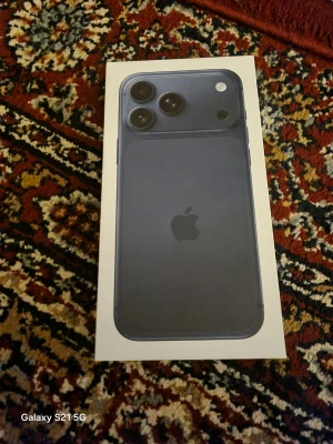 iPhone 17 pro max 256GB - Säljer en blå iPhone 17 pro max den är öpnnad och öanvänd  
