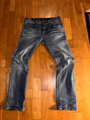 Blå replay jeans - Snygga blå jeans i bra skick. Och är i storlek W30 L32.