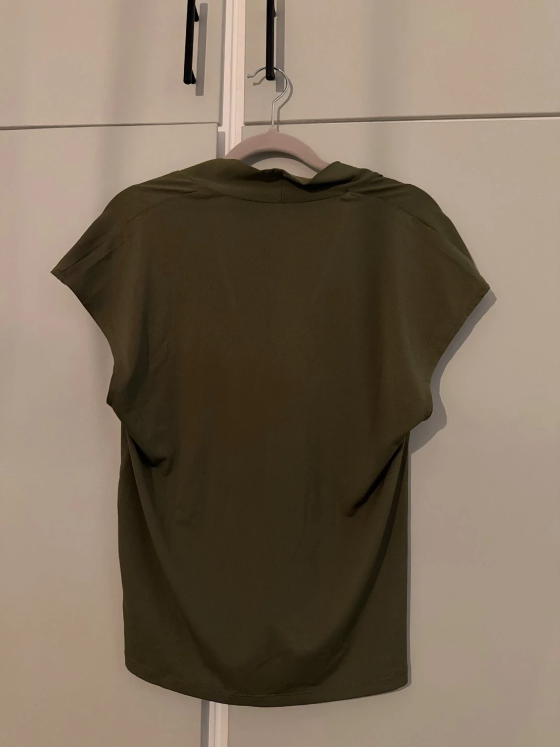 Olivgrön kortärmad topp från H&M - 2