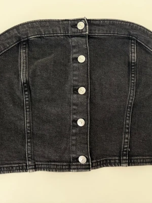 Black denim top  - Black denim top   Size: L Condition: new (never worn)  Details: structured denim top with button front, washed black/grey color  💰 Price: 100 kr  📦 Fast shipping / meet-up possible Message me if interested 💌