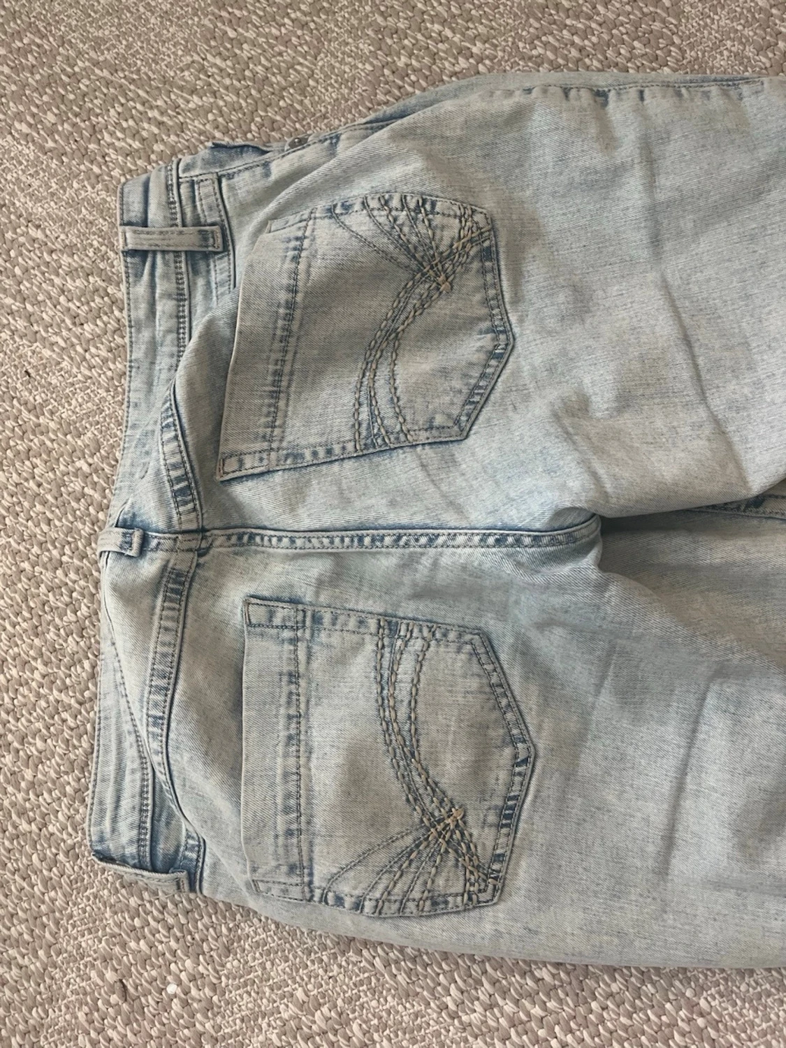 Ljusblå slitna jeans från H&M Divided - 3