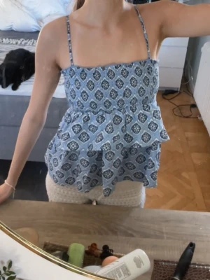 Blått Linne - Superfint blått mönstrat linne, storlek 152 men passar som en xs/s!🤍