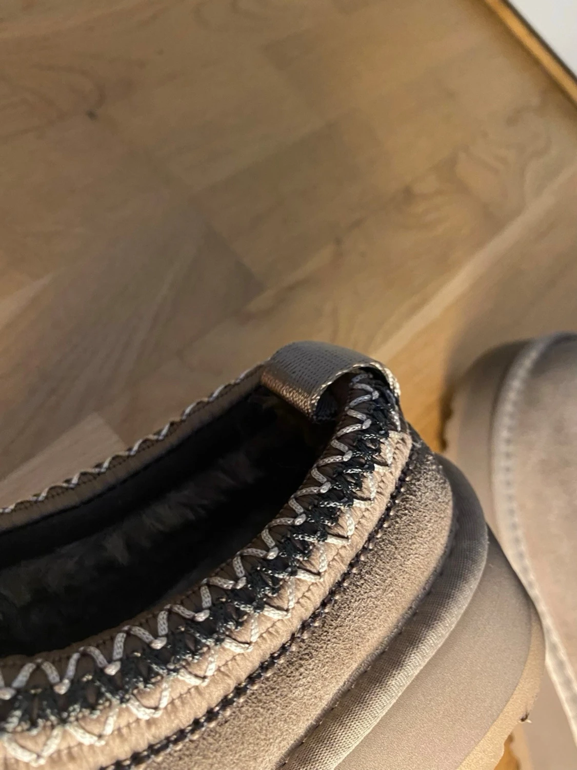 Beige UGG tofflor med platåsula - 3