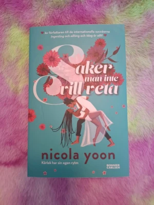 Saker Man Inte Vill Veta - Nicola Yoon - 💚Säljer Saker Man Inte Vill Veta av Nicola Yoon.   💚Lästs endast en gång.   📦 Skickas snabbt 💬 Hör av dig om du har frågor!