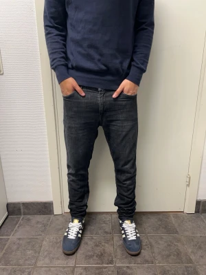 Tiger of Sweden jeans - Feta jeans från Tiger of Sweden. Mycket bra skick. Modell: Evolve. Modellen är 173cm, 64kg. Pris kan diskuteras!!