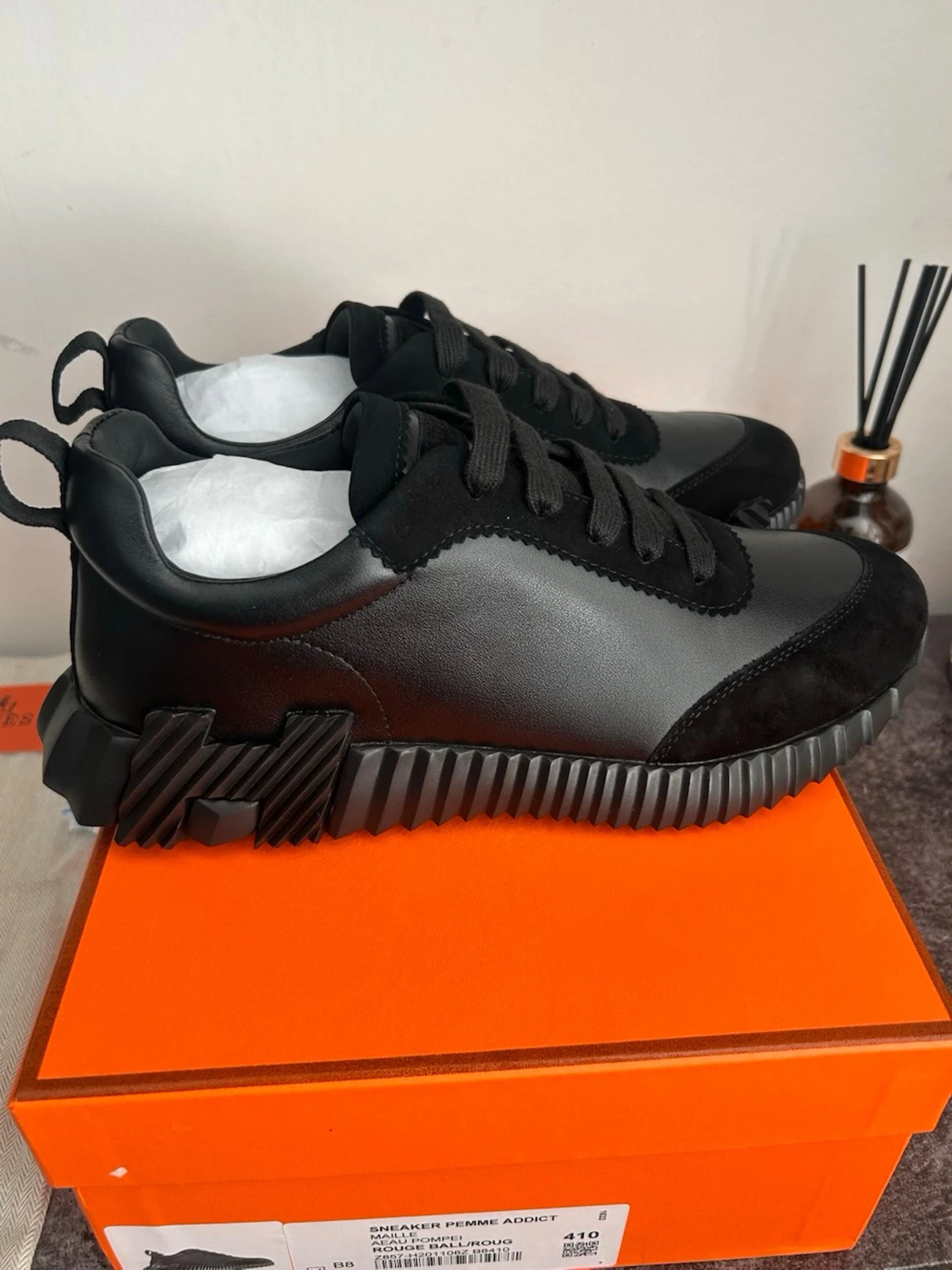 Svarta sneakers med unik sula - 1
