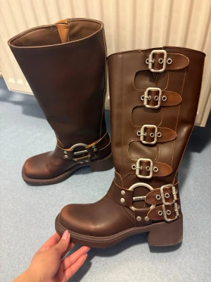MiuMiu cow long boots (brown) - Selling my long boots from miumiu i bought in Itsly last summer but unfortunately not my style, i uses ones  for 3 hours . They are basically new , and they are so comfortable, prise can be negotiable 💖