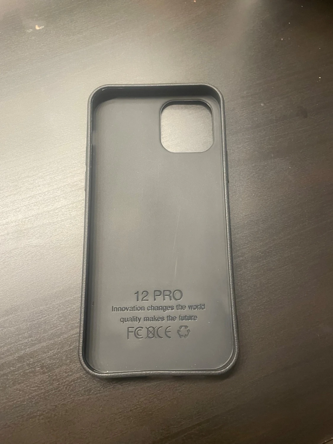 Svart mobilskal med spetsmönster - 1