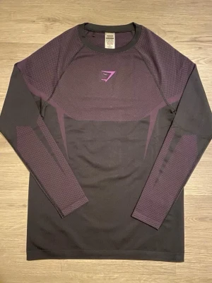 Lila gymshark onyx - Långärmad lila onyx tröja, helt ny och oanvänd.