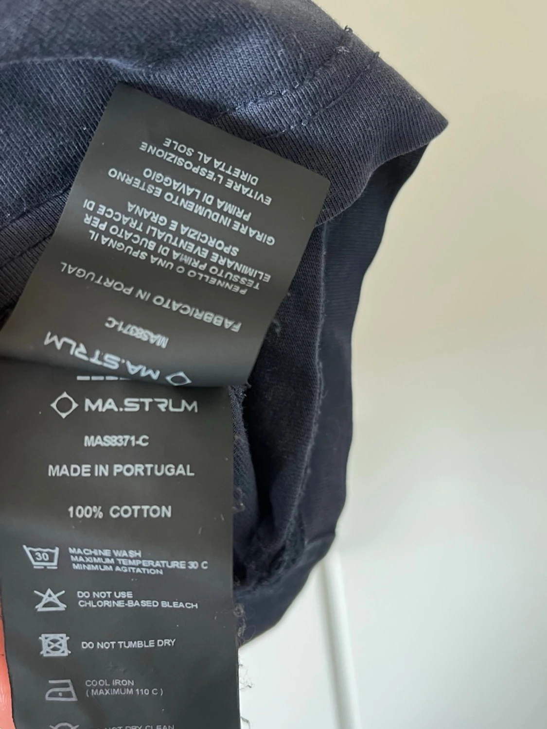 Marinblå t-shirt från MA.STRUM - 1