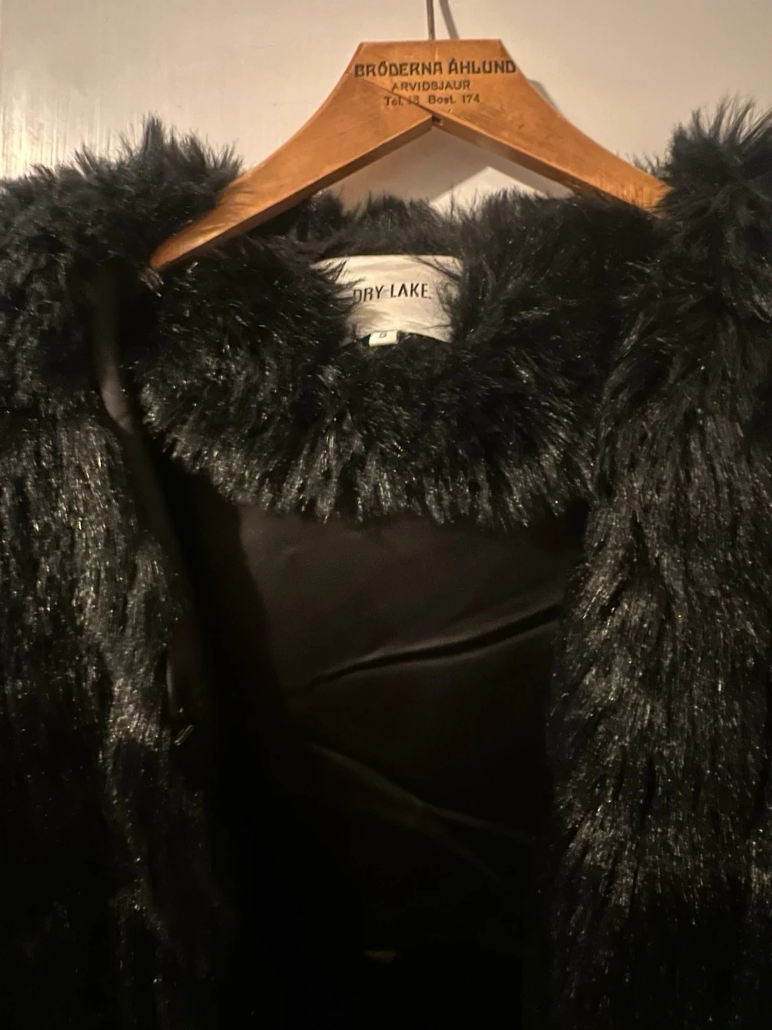 Svart fuskpälsjacka från Dry Lake - 1