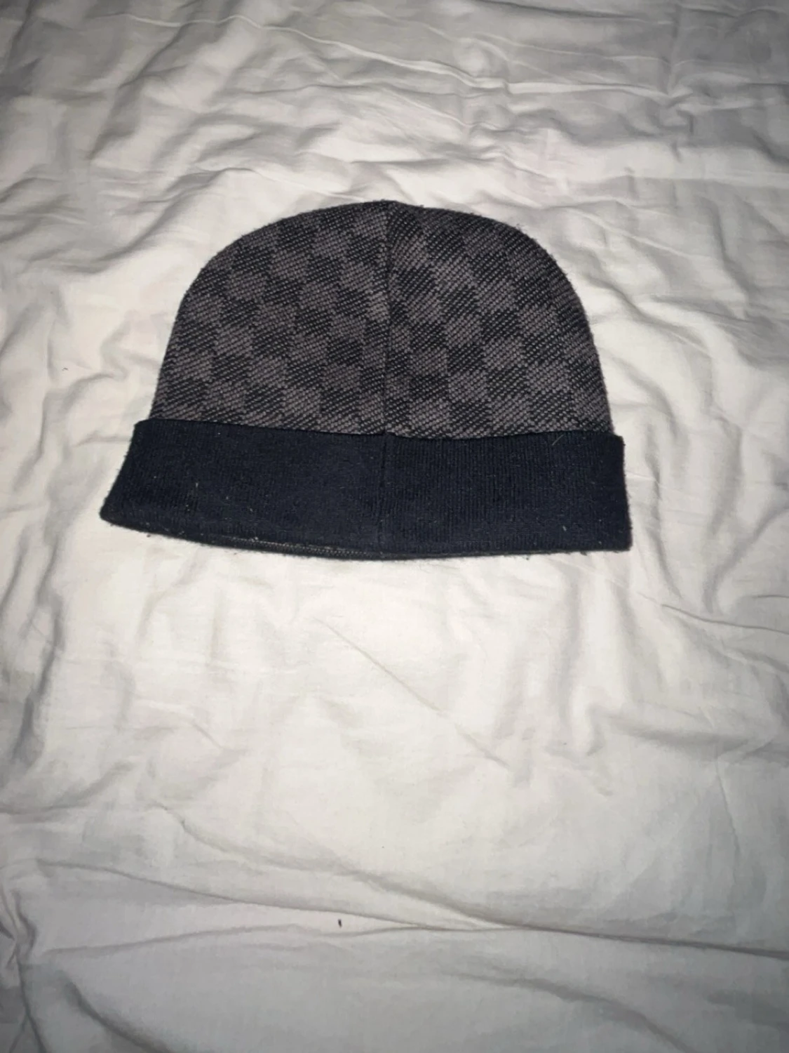 Gråmelerad mössa med rutmönster - 1