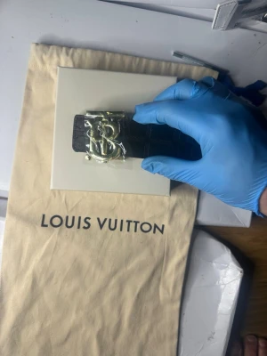 Dubbelsidig b bälte - Helt ny. 110cm. Har du frågor? Fråga gärna!