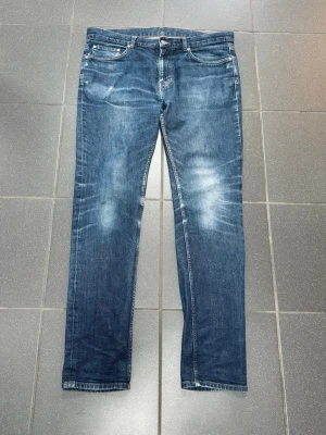 Arket Selvedge Jeans - Arket Jeans i en Selvedge Wash. Storlek 34, passar 32-33. skick 8/10, pris 449! Fraktar samma dag.