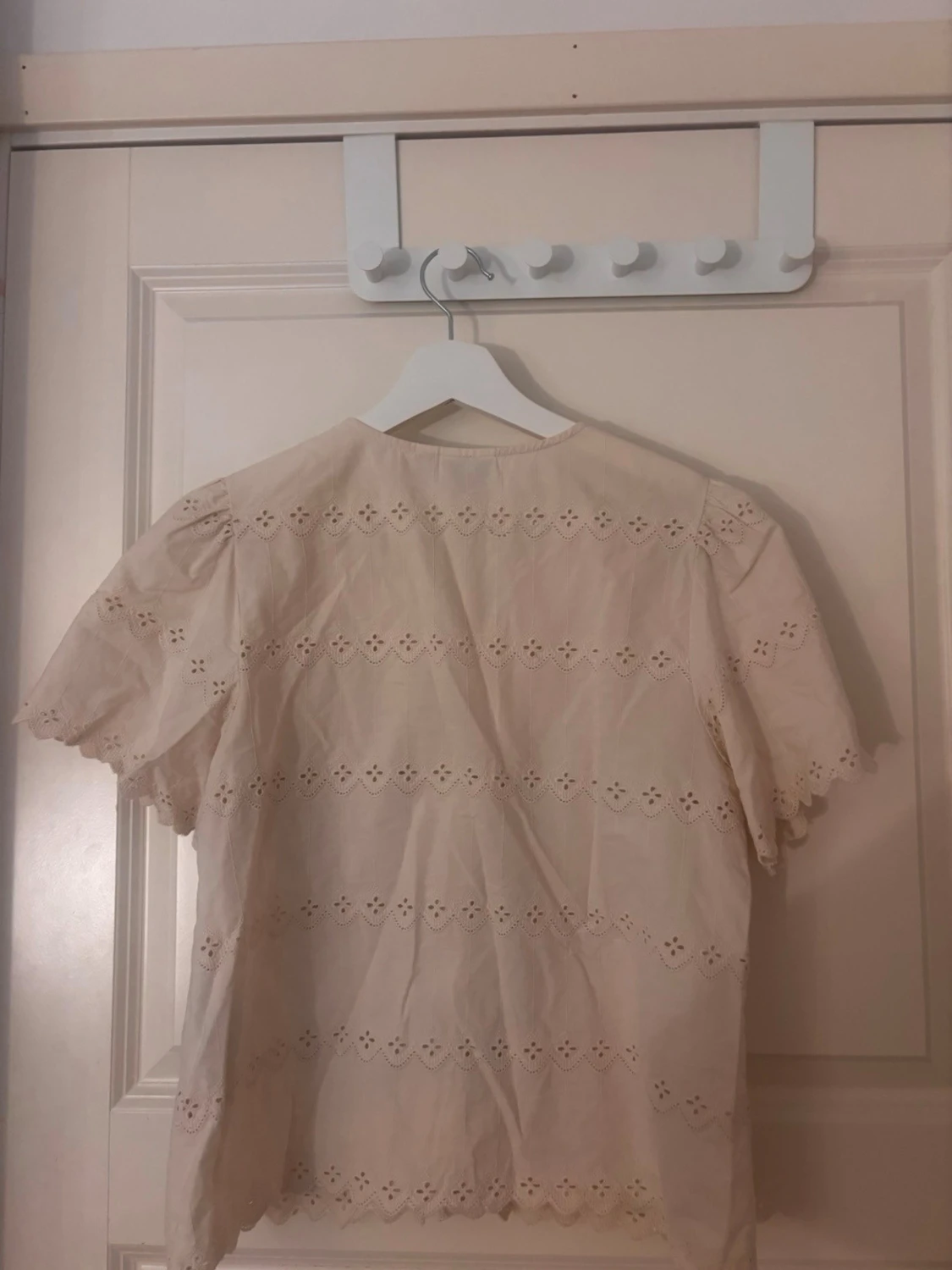 Beige blus med broderi från Vila - 2