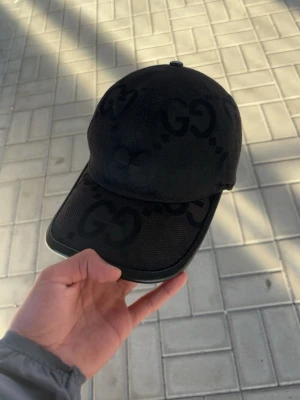 Gucci Jumbo - En svart Gucci Jumbo keps, väldigt fräsch och har inga slitage eller skador på den, öppen till bud och vid frågor eller funderingar så är det bara höra av sig😊😊