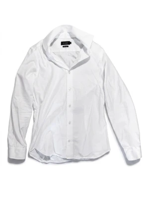 Vit skjorta från Riley Super Slim Fit - Klassisk vit skjorta från Riley i super slim fit-modell. Skjortan har lång ärm, knappar framtill och en stilren krage. Perfekt för dig som gillar en tajtare passform och enkel, clean stil. 