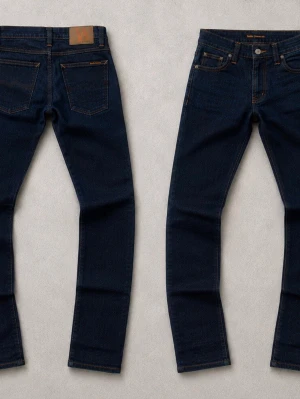 Mörkblå jeans från Nudie Jeans - Snygga mörkblå jeans från Nudie Jeans i klassisk femficksmodell. Jeansen har smal passform, orangea kontrastsömmar och läderpatch med logga bak. Tillverkade i bomull med en stilren och tidlös look. Kan sänka priset vid snabb affär.