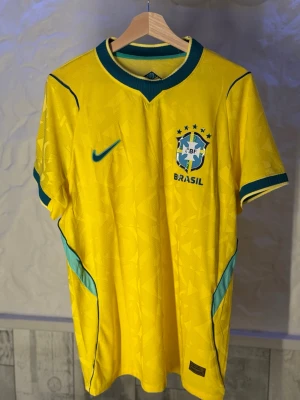 Brasilien Fotbollströja - Brasiliansk tröja finns fler storlekar