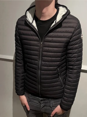 Colmar jacka  - Snygg dunjacka från colmar |skick 9/10 | strl:14 (passar XS) | Modellen är 180 cm lång | hör bara av er vid frågor och funderingar!