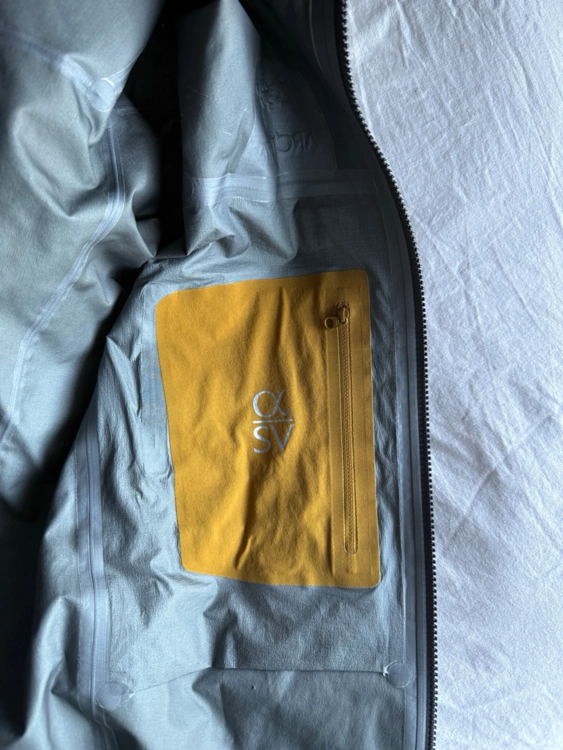 Svart vindjacka Arc'teryx Alpha SV - 3