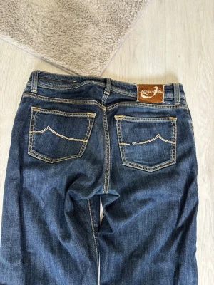 Jacob cohen jeans - Modell 620 comfort. Skick 8/10 tråden har släppt på bild 2. Storlek 32