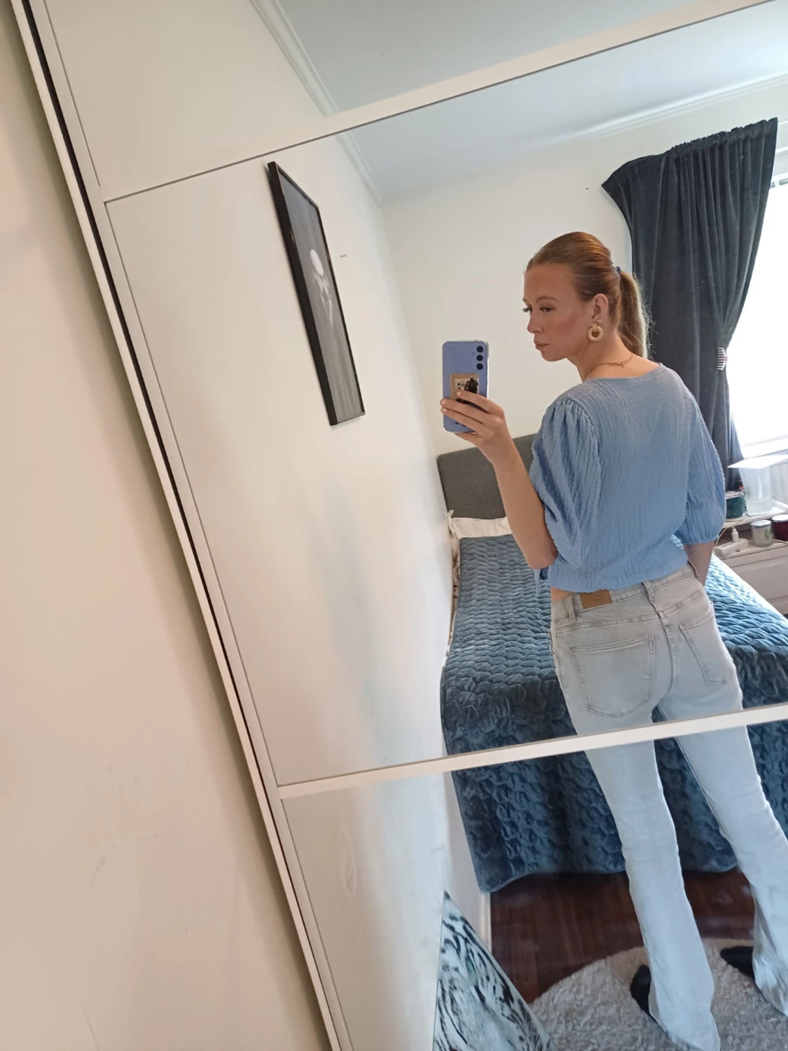 Blå omlottopp med knyt och puffärm - 4