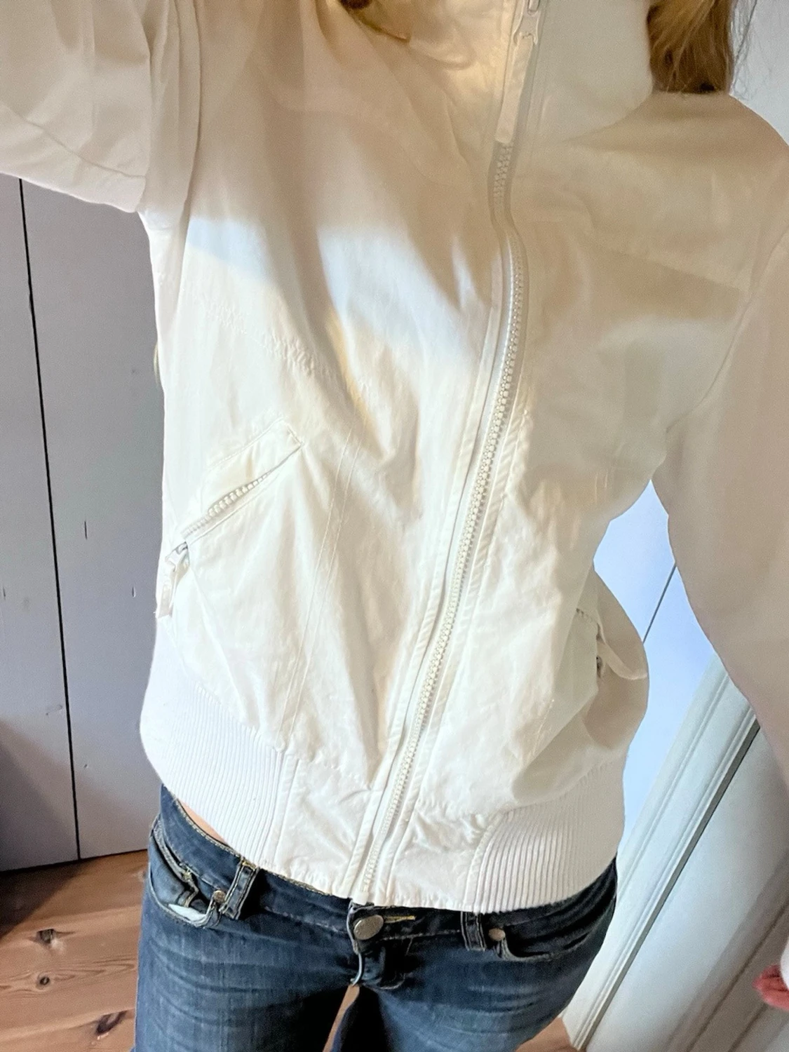 Vit vindjacka med hög krage - 1