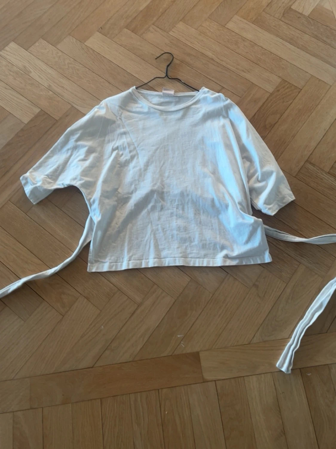 Vit omlottopp med knytband - 1