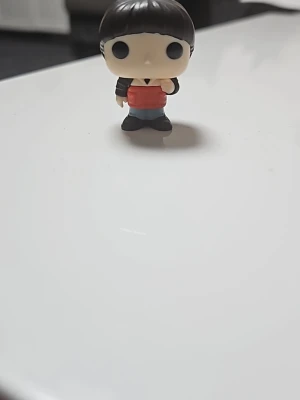 Pop-figur nyckelring svart hår - Seling will funko pop from the kinder joy 