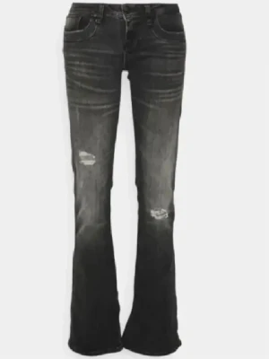 Svarta ltb bootcut jeans med slitningar - Säljer ett par svarta bootcut jeans med slitningar på båda knäna. Jeansen har låg midja och är knappt använda. Säljer då dem inte passar mig🥹 skriv om ni har frågor!