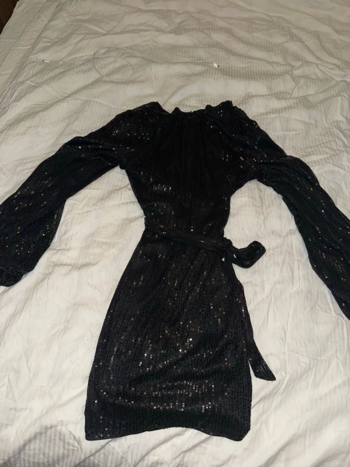 Svart glittrig omlottklänning - 3