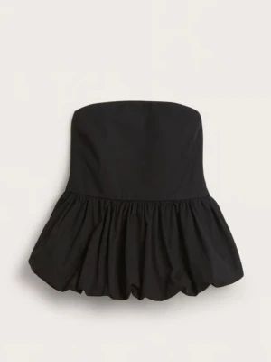 Svart volang tubtopp - Trendig svart tubtopp med volang nertill. Toppen är axelbandslös och har en luftig, ballongliknande form nedtill 