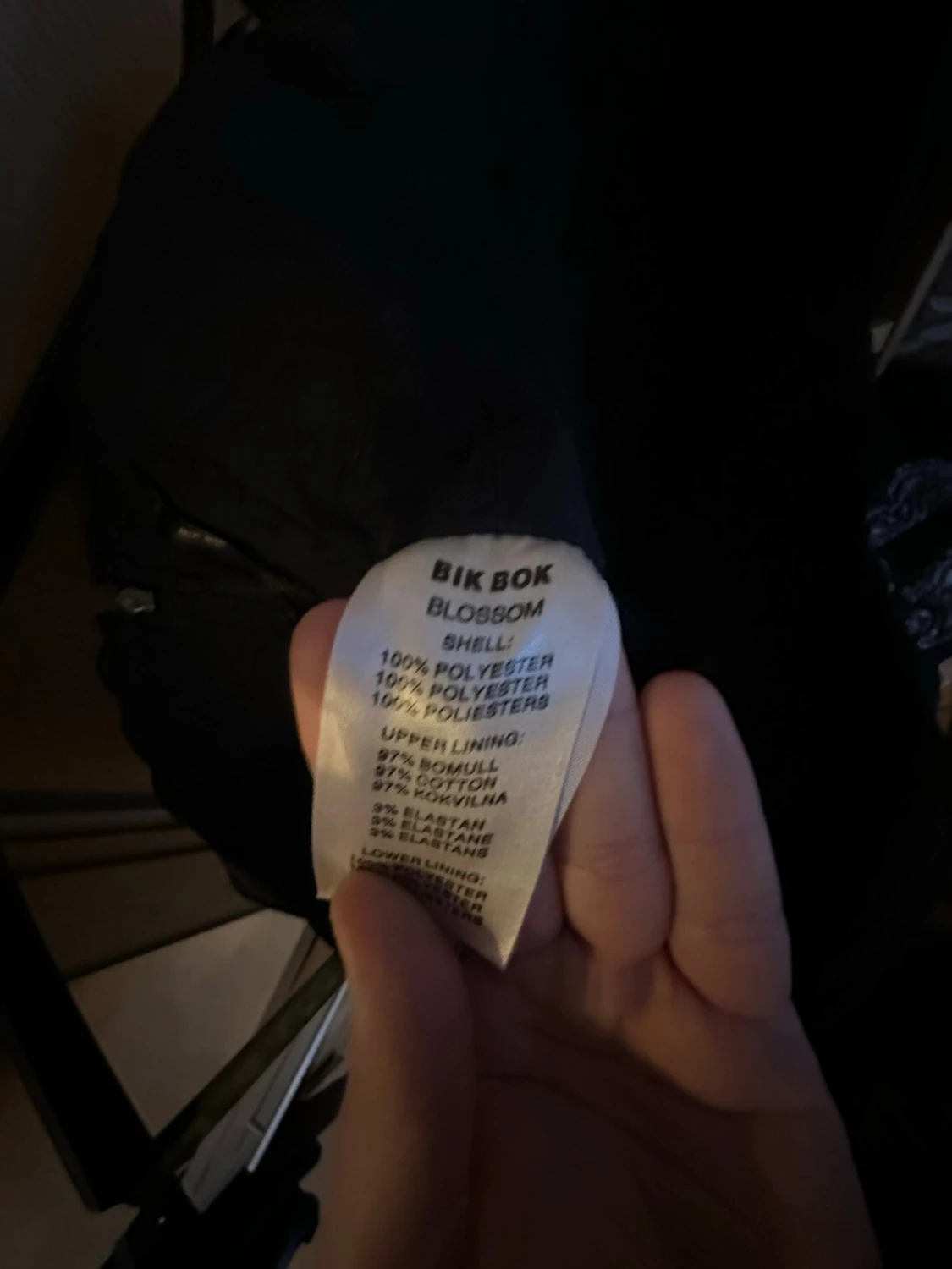 Svart kort klänning med pärlor - 2