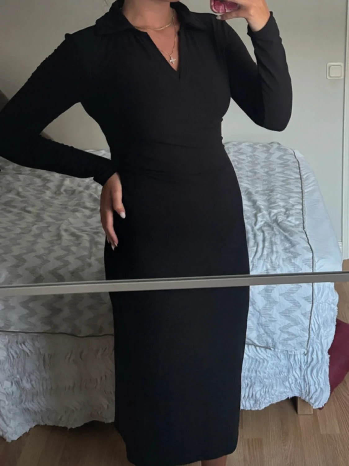 Svart långärmad klänning med krage