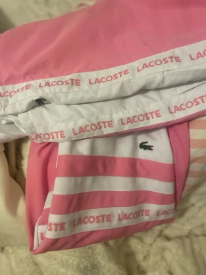 Lacoste sett - Jättefint sett från Lacoste som knappt är använt, passar S-M