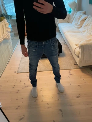 Replay anbass jeans  - Replay jeans i modellen Anbass | mycket bra skick | storlek 31/32 |            Kom privat för fler frågor‼️📩