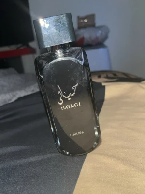 Lattafa Hayaati parfym 100ml - Säljer en Lattafa Hayaati parfym, se mängd i nästa bild