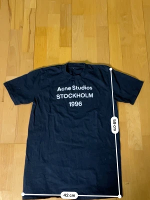 Handmålad acne studios stocholm - Målad med textilfärg