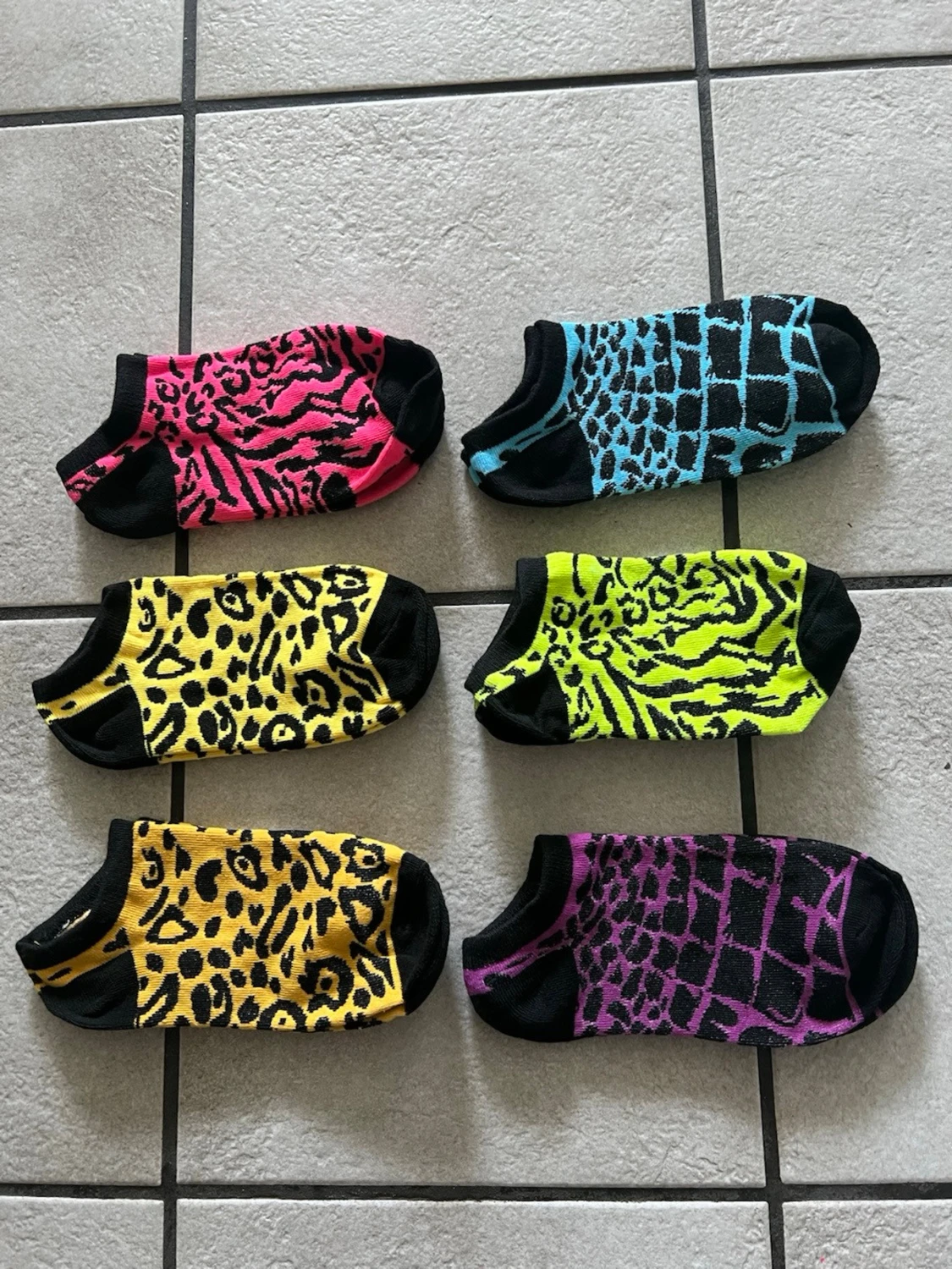 Färgglada leopardmönstrade ankelsockor storlek 36-39
