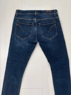 Dondup George jeans  - Dondup George jeans | strolek 33 | skick 10/10 | fraktar via valfrit ombud på köparens bekostnad | hör av dig vid funderingar 