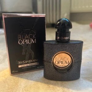 Black opium 30 ml - Knappt använd ! 
