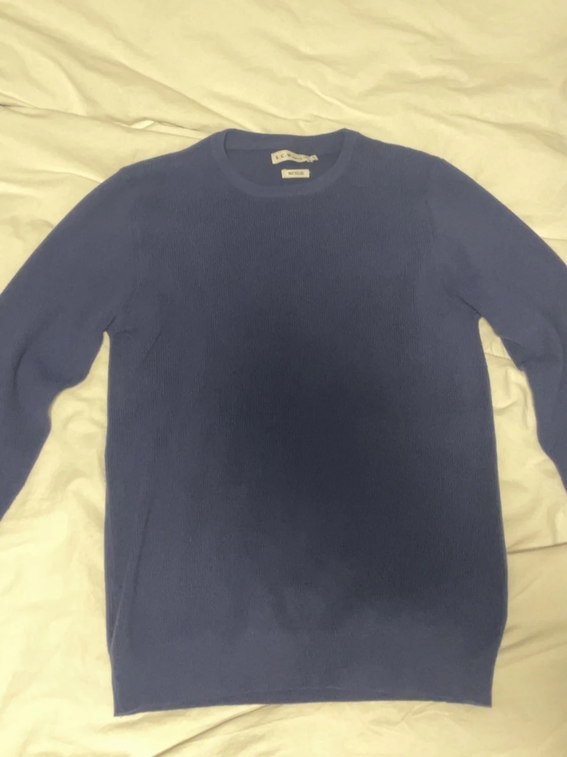 Blå stickad tröja med rund hals