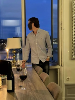 Ralph Lauren skjorta  - Hej, säljer en riktigt schyst Ralph Luren skjorta i en ljusblå färg med brun logo. Storlek S slim fit. Inga defekter eller liknande!. Skriv gärna vid frågor eller funderingar.🙌🙌