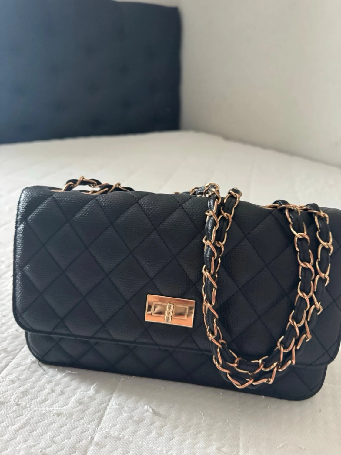 Svart quiltad handväska med kedja