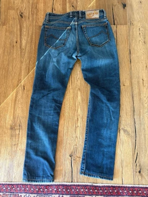 Jacob Cohen jeans - Feta Jacob Cohen jeans i mycket bra skick. Snygg patch där bak och inga defekter. Storlek 31, pris kan diskuteras.